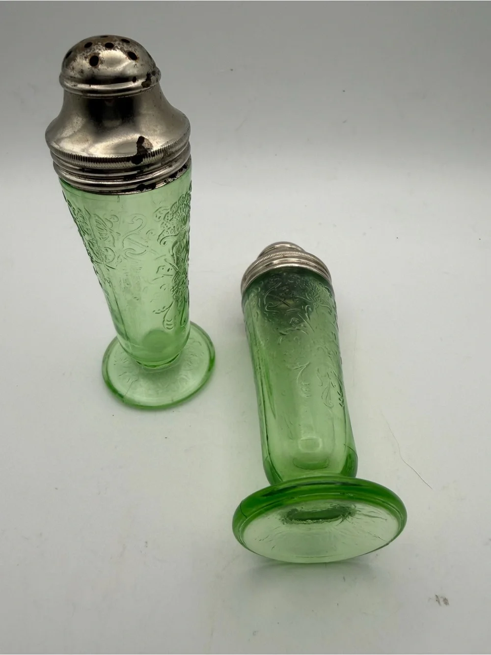 VTG 30's Hazel -Atlas uranium/depression, glass salt and pepper shaker.